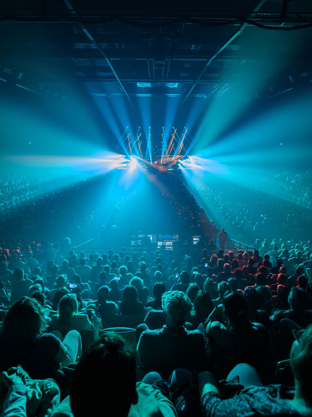 Le Colisée accueille des concerts et spectacles, avec une régie son et lumière capable de les sublimer Le Colisée accueille des concerts et spectacles, avec une régie son et lumière capable de les sublimer
