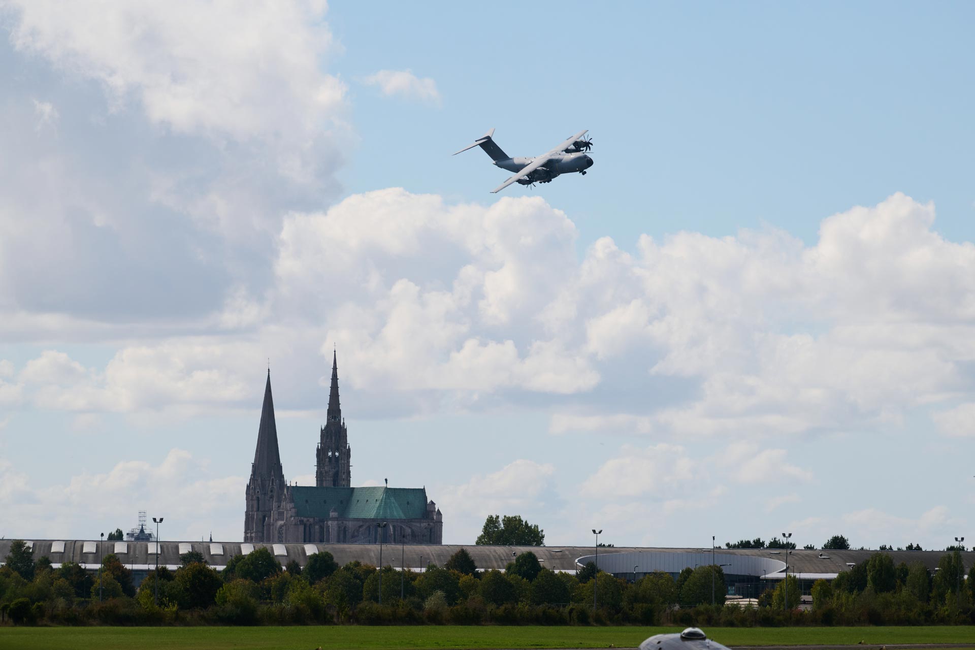 L'A400 M en vol dans le ciel de Chartres L'A400M en vol dans le ciel de Chartres au meeting aérien 2025