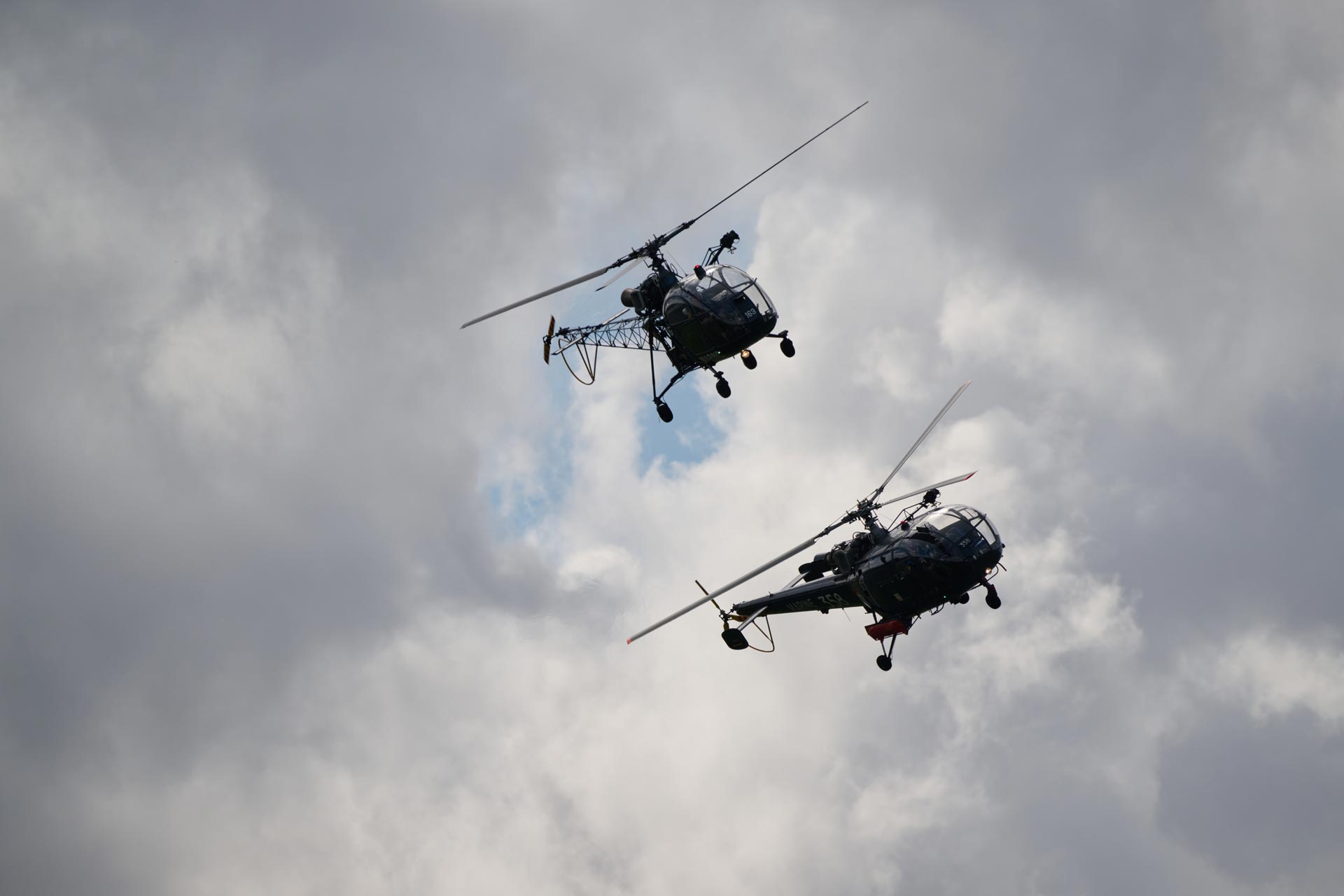 Les hélicoptères Alouette II et Alouette III Les hélicoptères Alouette II et Alouette III lors du meeting aérien 2025 à Chartres