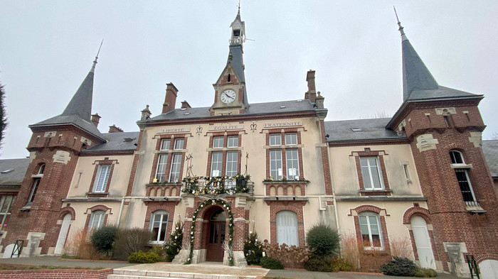 Photo extérieure de la mairie-école de Mainvilliers