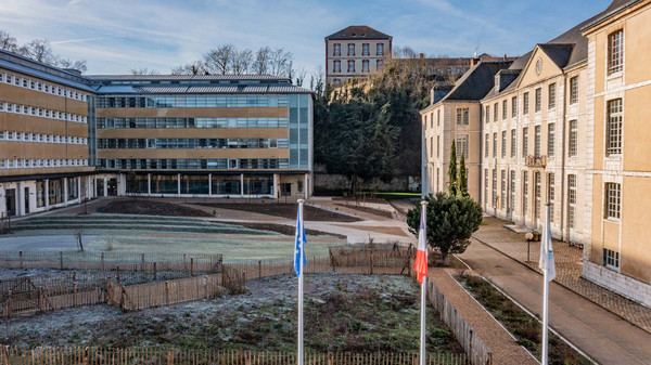 Vue extérieure du lycée Marceau