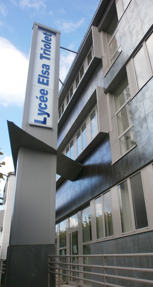 Entrée du lycée Elsa Triolet