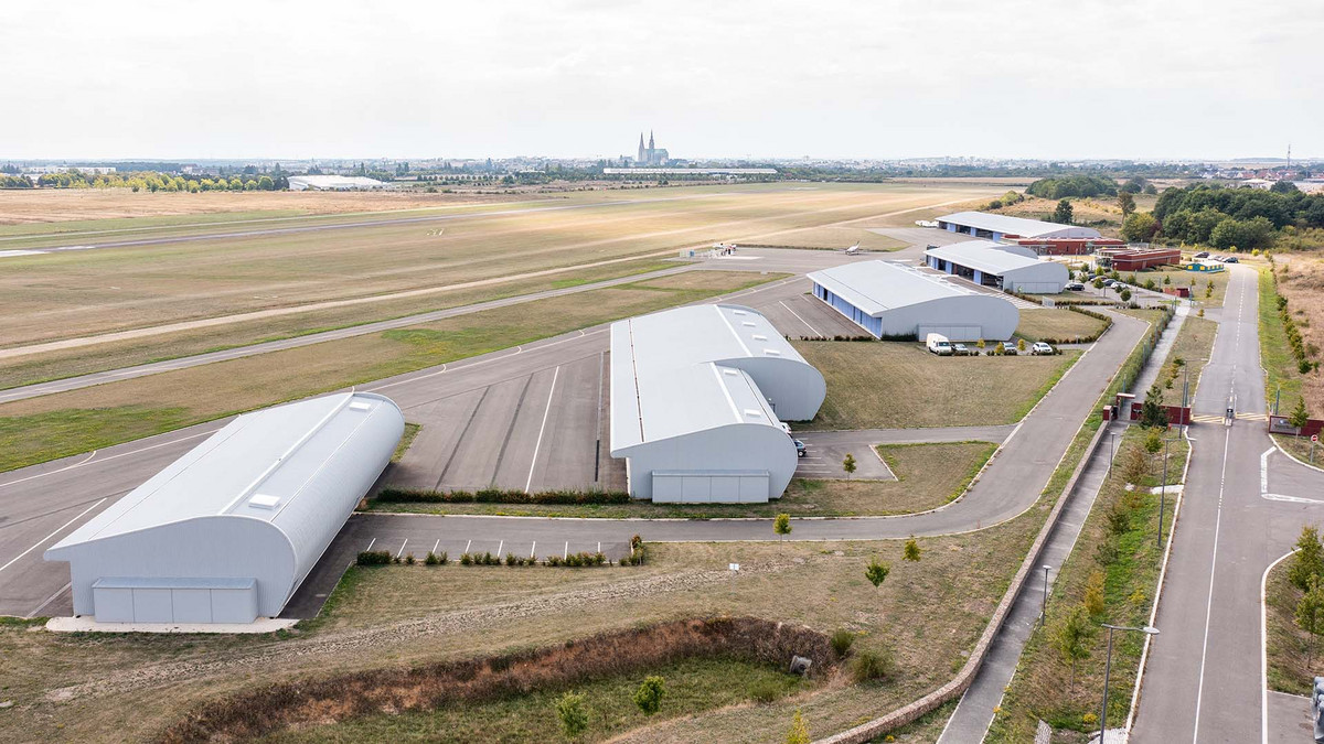 Hangars de l'aérodrome de Chartres métropole