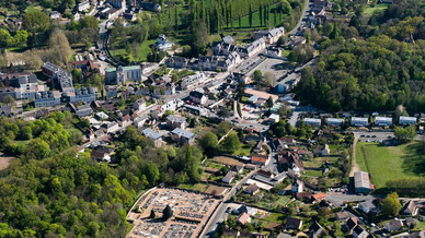 Une vue aérienne des quartiers de la commune de Leves