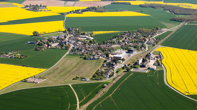Une vue aérienne de la commune de Clévilliers