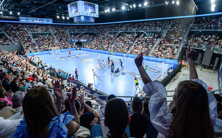 La salle du Colisée lors d'un match de handball.
